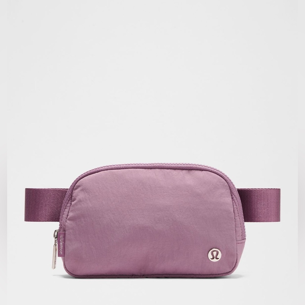 NWT LULULEMON EVERYWHERE BELT BAG LAVENDER LUX